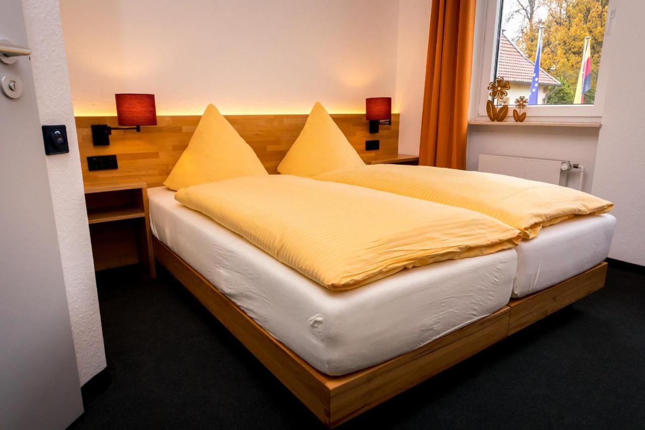 Wohlfuehlhotel Im Schlosspark - Self Checkin 빌레바데센 외부 사진