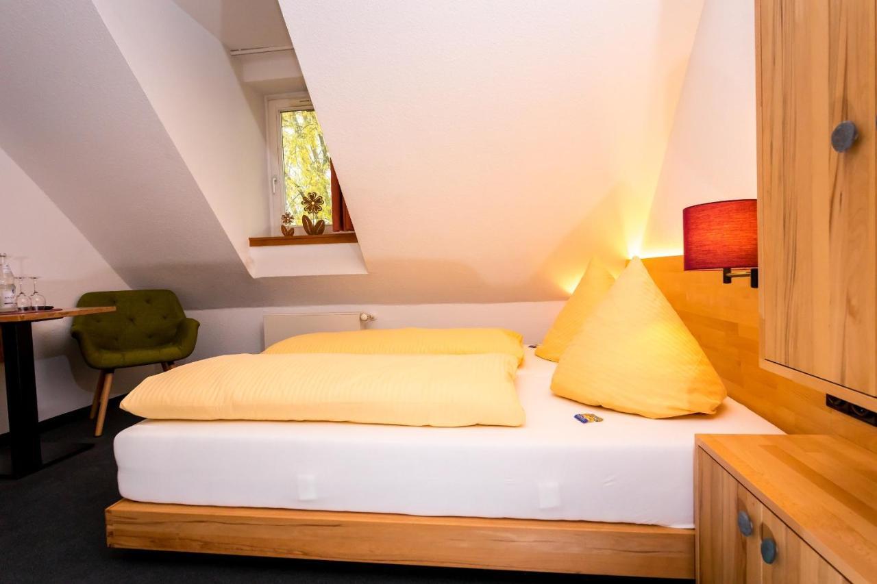 Wohlfuehlhotel Im Schlosspark - Self Checkin 빌레바데센 외부 사진