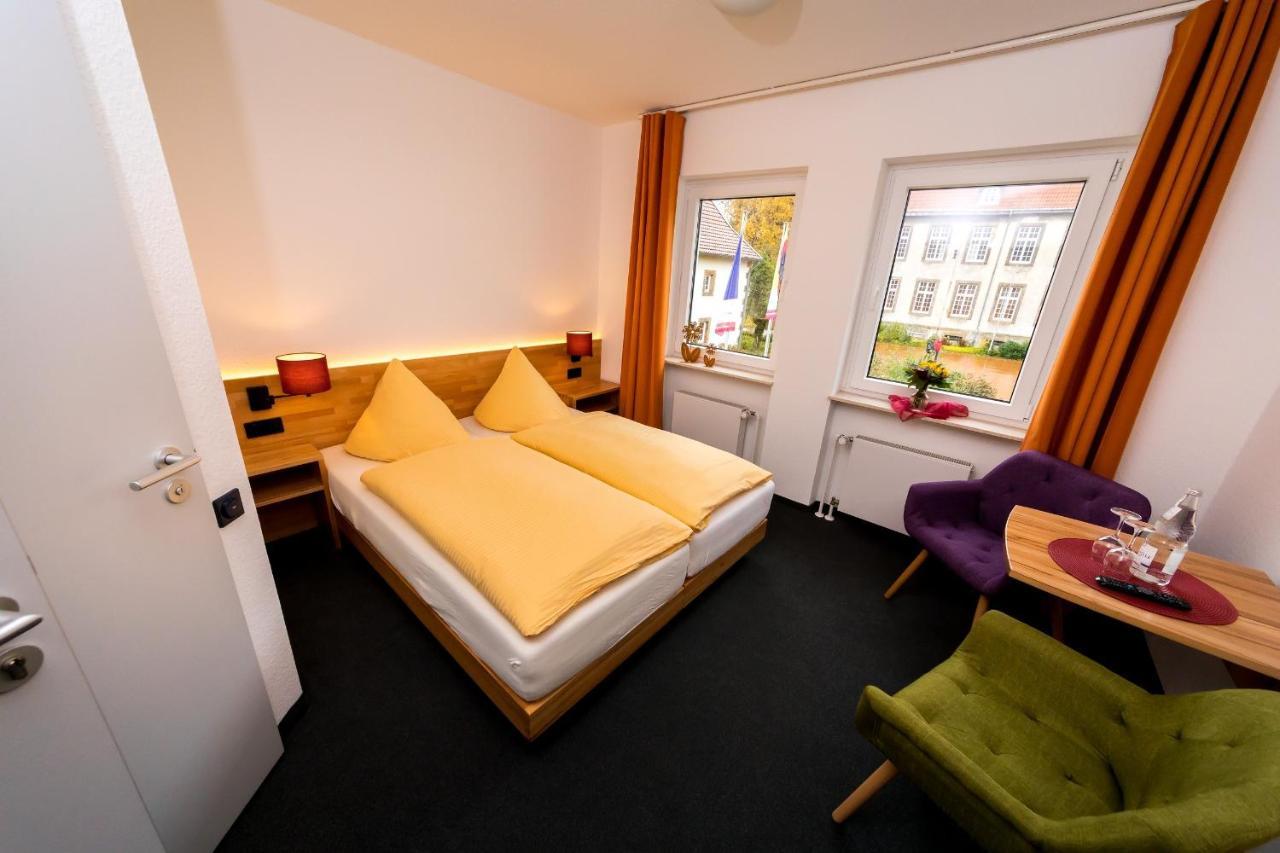 Wohlfuehlhotel Im Schlosspark - Self Checkin 빌레바데센 외부 사진