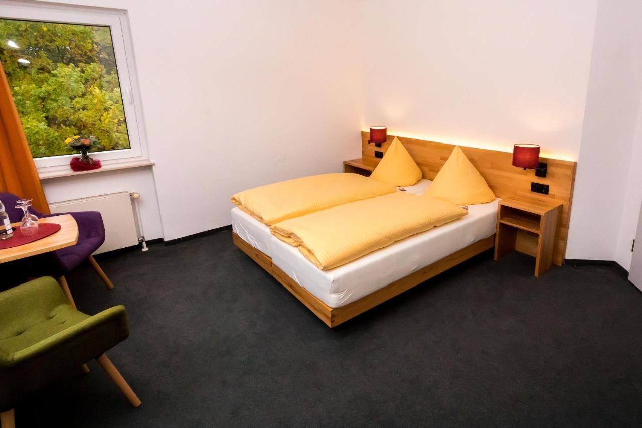 Wohlfuehlhotel Im Schlosspark - Self Checkin 빌레바데센 외부 사진